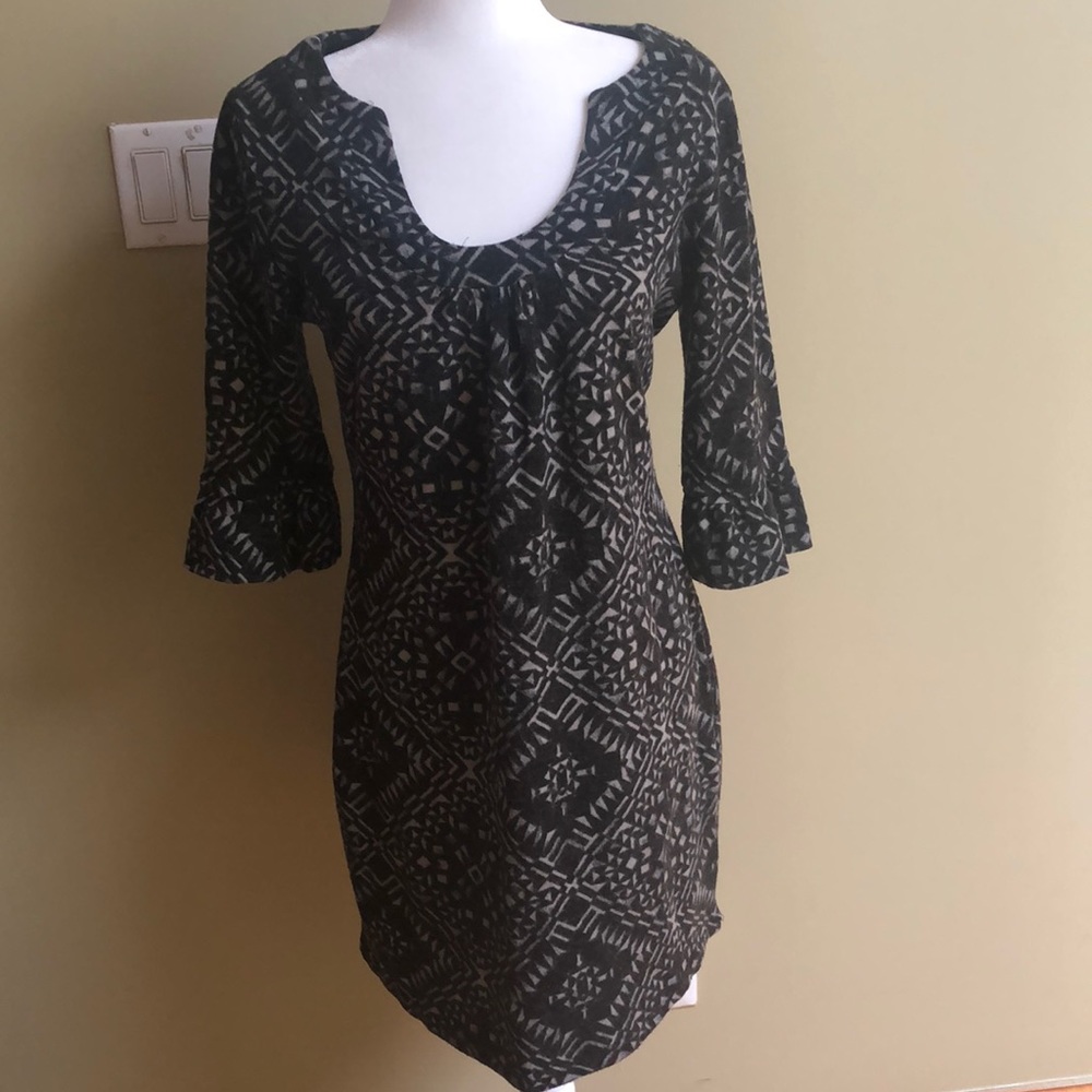 Quarter sleeve shift dress - size small